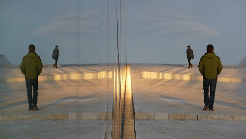 Oslo Operahuset i Oslo er Den Norske Opera & Balletts operahus i Bjørvika innerst i Oslofjorden. Det har adresse Kirsten Flagstads plass 1 etter operaens første sjef...