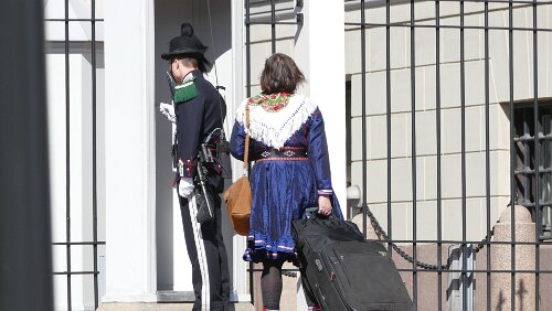 Oslo Eine Dame in Tracht