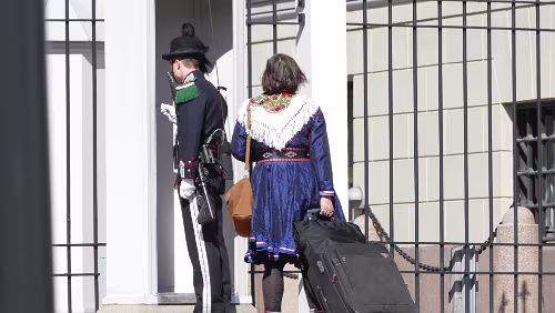 Oslo Eine Dame in Tracht