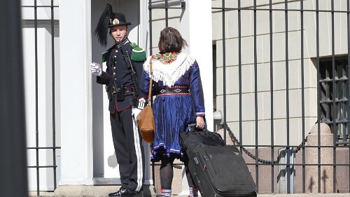 Oslo Eine Dame in Tracht