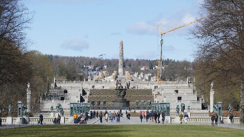 Oslo Vigelandsanlegget, opprinnelig kalt Tørtberg-anlegget, er skulpturanlegget i Frognerparken i Oslo. Skulptursamlingen har fått navn etter kunstneren som har...