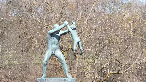 Oslo Image 5 of 64 Nr. 3: Mann slenger gutt, før juni 1930. Bronse.