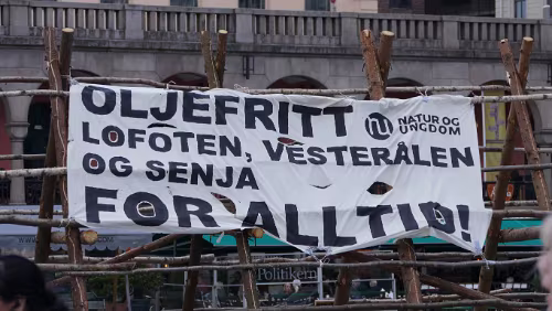 Oslo Youngstorget (1-5, 2-6) er et torg i sentrum av Oslo. Det ligger mellom Storgata og Møllergata, midt i Torggata. Det ble anlagt i 1846. Torget er oppkalt etter...
