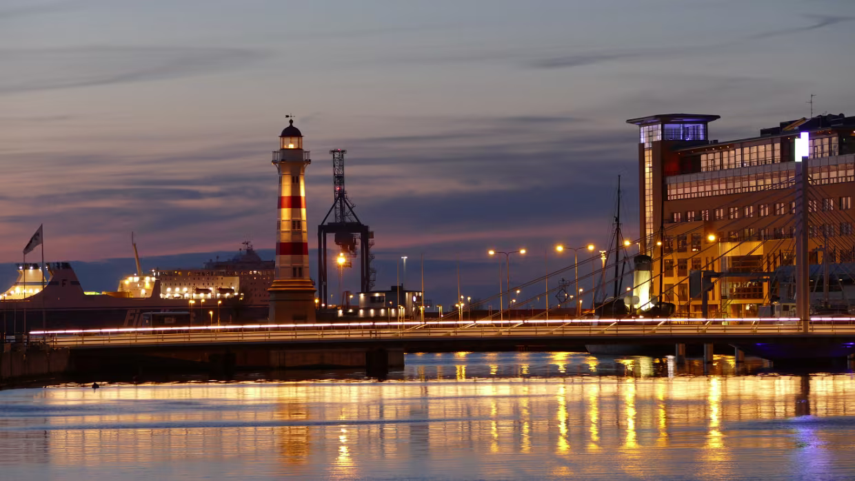 17.04.2017 Hahnstätten – Puttgarden – – Rødby – Malmö Karte – Reiseroute Mo 17.04.2017 Hahnstätten – Siegen – Bremen – Puttgarden – – Rødbyhavn – Öresundbrücke – Malmö, 9...