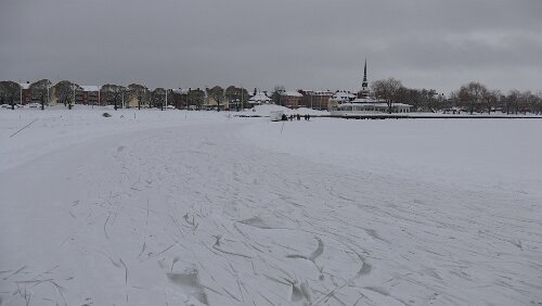 Kristinehamn – Östersund In Mora. Der Siljan ist der siebtgrößte See Schwedens. Er liegt in der schwedischen Provinz Dalarna. Der See hat eine Fläche von 290 km², eine größte Tiefe von...