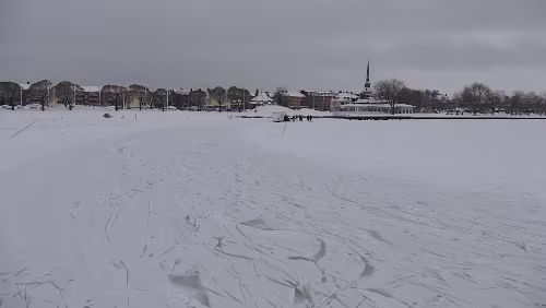 Kristinehamn – Östersund In Mora. Der Siljan ist der siebtgrößte See Schwedens. Er liegt in der schwedischen Provinz Dalarna. Der See hat eine Fläche von 290 km², eine größte Tiefe von...
