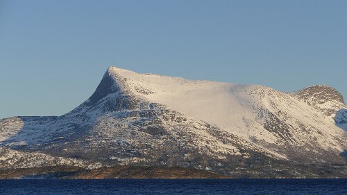 Fauske – Tromsø Am Fähranleger in Bognes