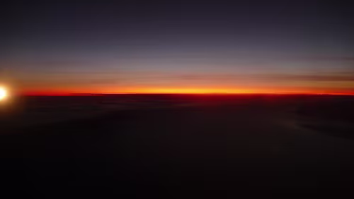 Tromsø – Longyearbyen Blick in Richtung Süden beim Anflug von Svalbard lufthavn, Longyear (IATA-Code: LYR, ICAO-Code: ENSB)