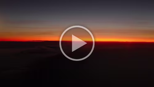 Tromsø – Longyearbyen Blick in Richtung Süden beim Anflug von Svalbard lufthavn, Longyear (IATA-Code: LYR, ICAO-Code: ENSB)