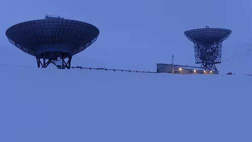 „Longyearbyen in a nutshell“ Tour Die European Incoherent Scatter Scientific Association (kurz EISCAT, deutsch etwa „Europäische Vereinigung für Forschung mit inkohärentem Streuradar“) ist eine...