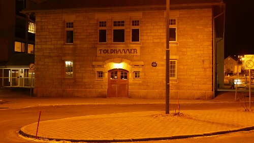 Tromsø – Saltstraumen In Bodø am Hafen. Was ist jetzt ein „Toldhammer“? Neiiiin, das ist die Told k ammer, also die Zollkammer.