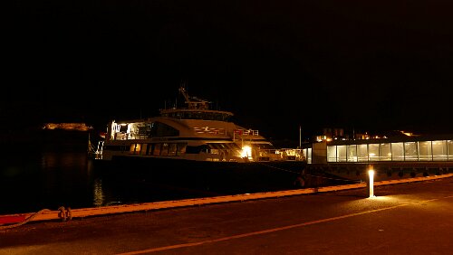 Tromsø – Saltstraumen Eines der Boote das zu den umliegenden Inseln verkehrt