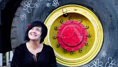 PolarJazz 2018 Tonje Unstad Tonje lover fart og moro for både små og store i Rabalder café lørdag formiddag med konsertforestillingen «Mygga og Flua». Med rusk i lomma og...