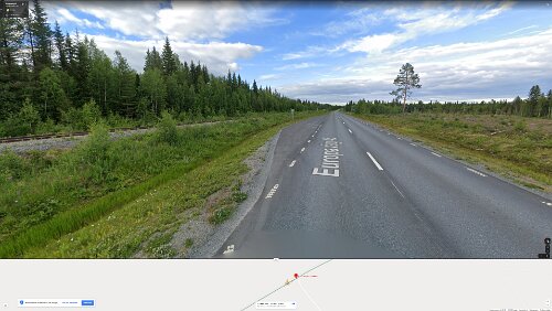 Östersund – Puoltikasvaara Das ist die Stelle wo mir links der Zug begegnete in Google Street View