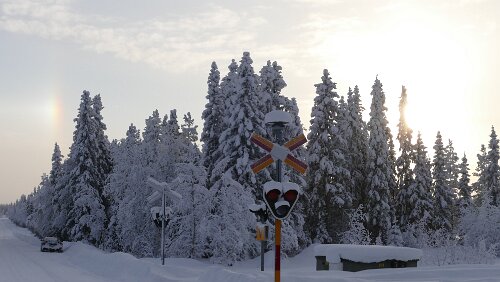 Östersund – Puoltikasvaara Am Halteplatz Fiandberg, es ist eine Nebensonne zu sehen