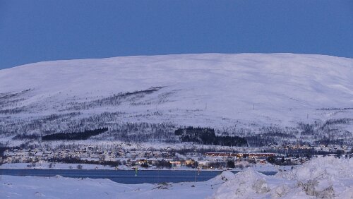 Tromsø – Longyearbyen Am Tromsø lufthavn Langnes
