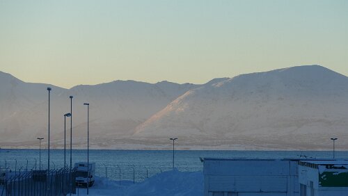 Tromsø – Longyearbyen Am Tromsø lufthavn Langnes