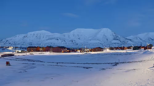 Longyearbyen Nun schon fast im „Zentrum“ angekommen