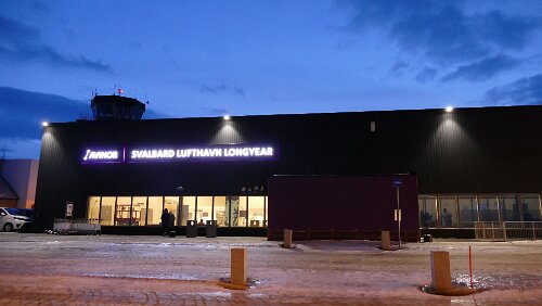Longyearbyen – Tromsø Svalbard Lufthavn Longyear