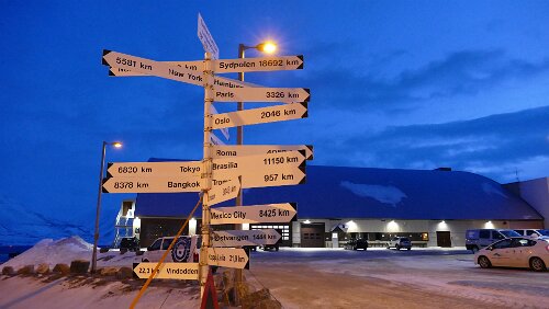 Longyearbyen – Tromsø Weite Entfernungen
