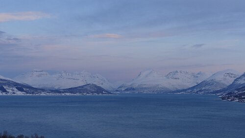 Tromsø – Svolvær Balsfjord (nordsamisch Báhccavuotna ) ist ein Fjord in den Gemeinden Tromsø und Balsfjord in Troms in Norwegen. Der Fjord erstreckt sich 49 km nach Süden von...