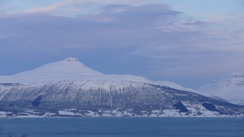 Tromsø – Svolvær Balsfjord (nordsamisch Báhccavuotna ) ist ein Fjord in den Gemeinden Tromsø und Balsfjord in Troms in Norwegen. Der Fjord erstreckt sich 49 km nach Süden von...