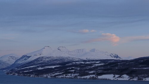 Tromsø – Svolvær Balsfjord (nordsamisch Báhccavuotna ) ist ein Fjord in den Gemeinden Tromsø und Balsfjord in Troms in Norwegen. Der Fjord erstreckt sich 49 km nach Süden von...