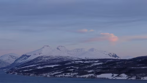 Tromsø – Svolvær Balsfjord (nordsamisch Báhccavuotna ) ist ein Fjord in den Gemeinden Tromsø und Balsfjord in Troms in Norwegen. Der Fjord erstreckt sich 49 km nach Süden von...