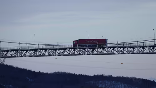 Tromsø – Svolvær Tjeldsundbrua er ei veibru som knytter Hinnøya til fastlandet. Den strekker seg over Steinslandsstraumen fra Leikvikhamn på Hinnøysiden til Steinsland på...