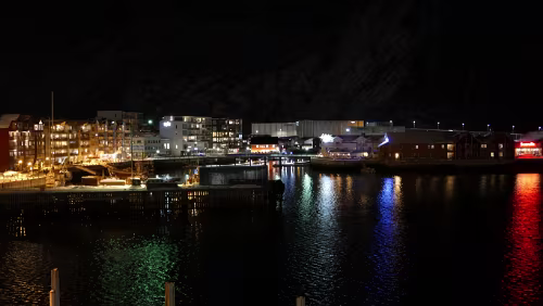 Tromsø – Svolvær Im Hafengebiet von Svolvær