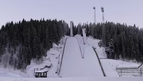 Trondheim – Kristiansund Das Granåsen skisenter ist eine Schanzenanlage bestehend aus fünf Schanzen im norwegischen Trondheim. Zuschauerplätze ca. 40.000 Baujahr 1940 Umgebaut 2008...