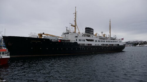 Trondheim – Kristiansund Die Nordstjernen im Hafen von Kristiansund