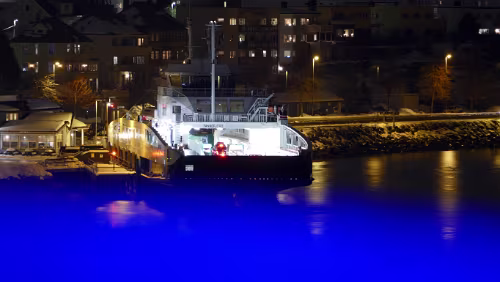 Trondheim – Kristiansund Eine Fähre läuft Molde an