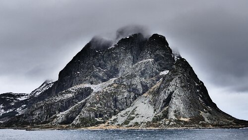 Bergen – Haugesund Immer in Sichtweite der Küste und vorgelagerter Inseln