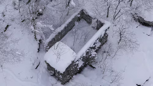 Rjukan Die Reste eines kleinen Wasserkraftwerkes