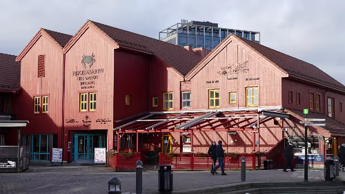 Haukeli – Kristiansand – Hjørring Fiskebrygga er et byområde i Kristiansand som ligger mellom Kvadraturen og Lagmannsholmen. Fiskemarkedet på Fiskebrygga er en av byens turistattraksjoner,...