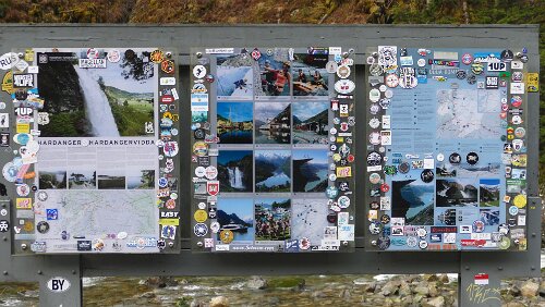 Vågsli - Bergen Nicht wenige Sticker stammen von Deutschen. Da kann man sich nur fremdschämen.