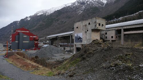 Vågsli - Bergen Odda Smelteverk er namnet på ein fabrikk plassert i Odda sentrum, inst i Sørfjorden i Hardanger, som produserte kalsiumkarbid og derivata dicyandiamid,...