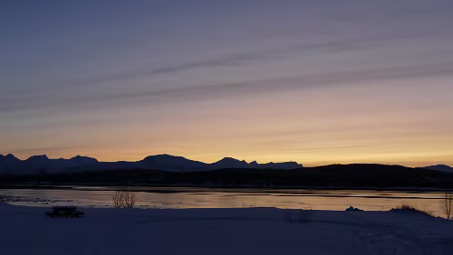 Storjord i Tysfjord – Tromsø Am frühen Morgen aus dem Hotelzimmer. Es verspricht ein schöner Tag zu werden.