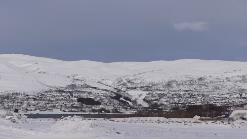 Tromsø – Longyearbyen Am Tromsø lufthavn Langnes