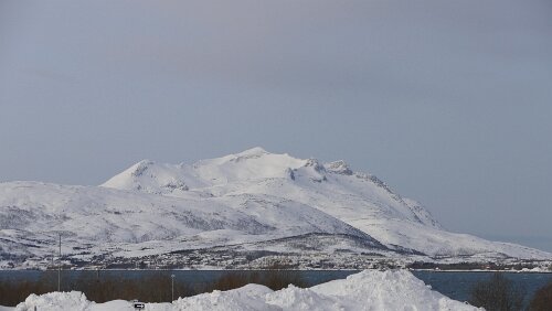 Tromsø – Longyearbyen Am Tromsø lufthavn Langnes