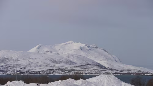 Tromsø – Longyearbyen Am Tromsø lufthavn Langnes