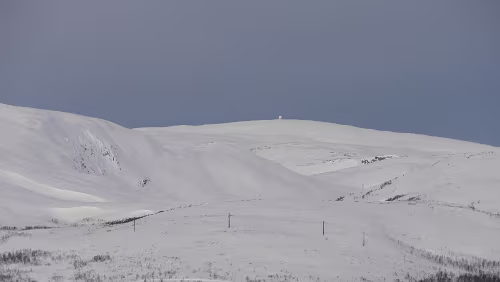 Tromsø – Longyearbyen Am Tromsø lufthavn Langnes