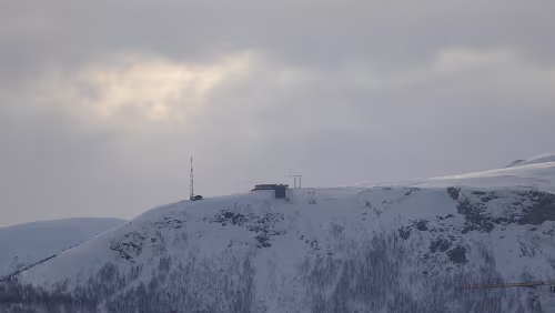 Tromsø – Longyearbyen Am Tromsø lufthavn Langnes
