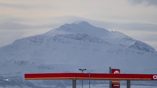 Tromsø – Longyearbyen Am Tromsø lufthavn Langnes