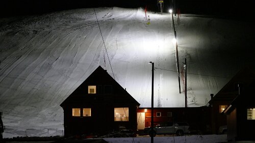 Tromsø – Longyearbyen Der Skilift ist vom Ortsrand ins Zentrum umgezogen