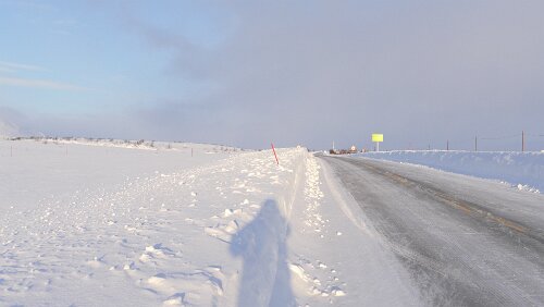 Tromsø – Vuollerim Kurz vor der Grenze, sie verläuft in 200m, das Wetter ist fantastisch