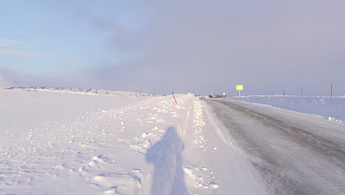 Tromsø – Vuollerim Kurz vor der Grenze, sie verläuft in 200m, das Wetter ist fantastisch