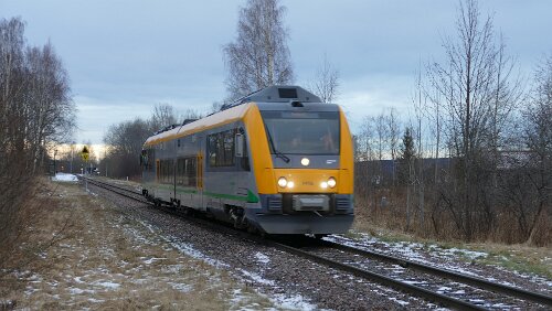 Sunne – Malmö In Västra Ämtervik, der Lokalzug fährt in Richtung Sunne