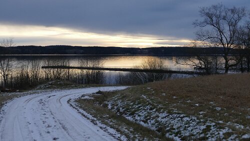 Sunne – Malmö Mellan-Fryken är den mellersta av de tre Frykensjöarna och ligger i Kils kommun och Sunne kommun i Värmland och ingår i Göta älvs huvudavrinningsområde. Sjön är...